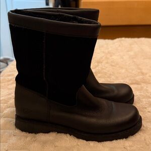 UGG kids Black Leather and Suede Ugg  Boots